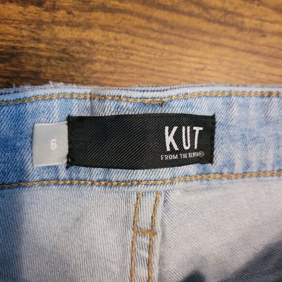 Kut From The Kloth Cut Off Shorts Size 6 Mid Rise Stretch Ripped Light Wash - Picture 3 of 10